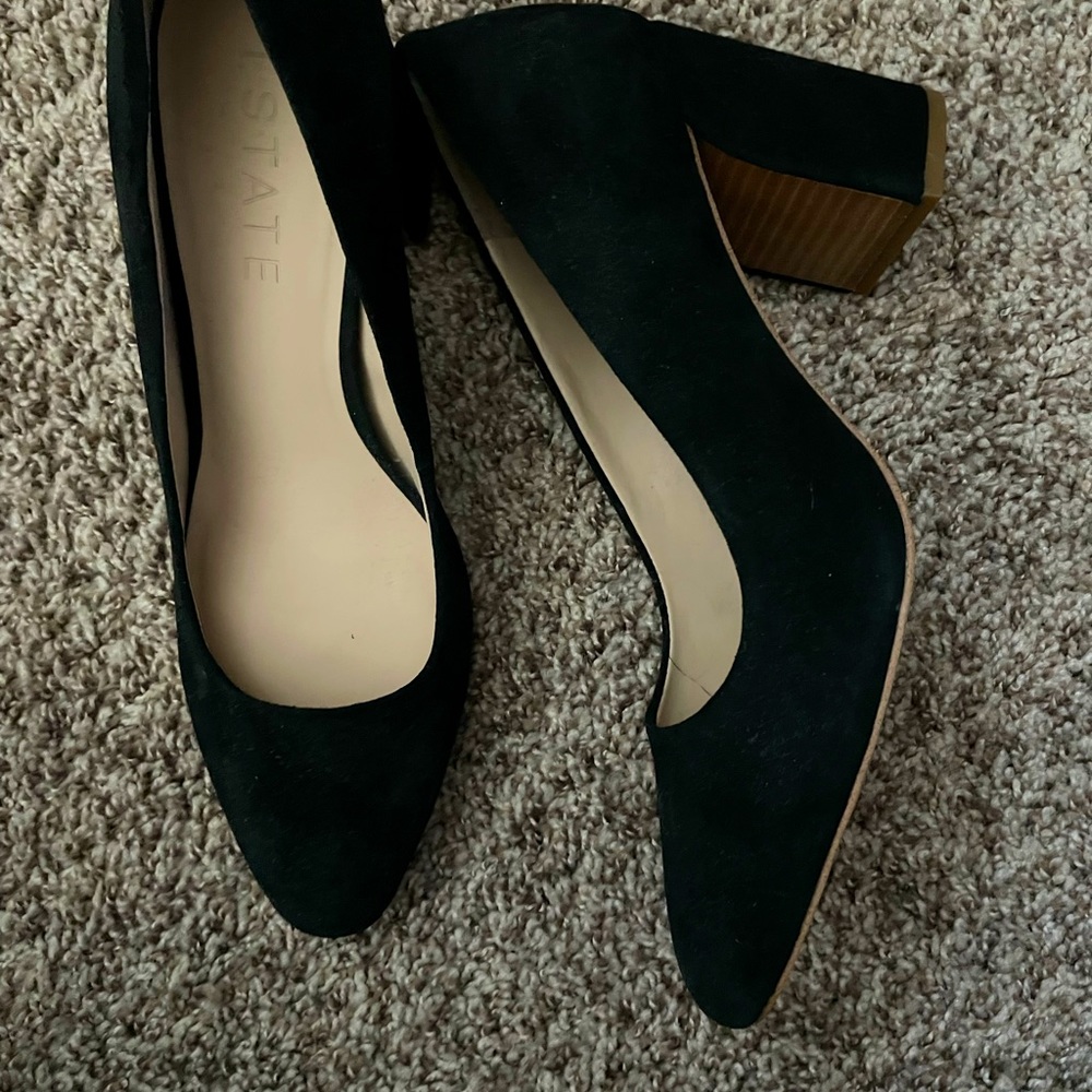 Worn once for a wedding black pumps
